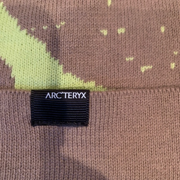 Brand New Arc’Teryx Lightweight Grotto Toque - Picture 3 of 3
